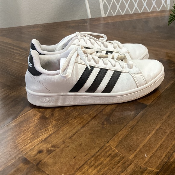 Women’s White Adidas Grand Court 2.0 (size 9) - Picture 3 of 4
